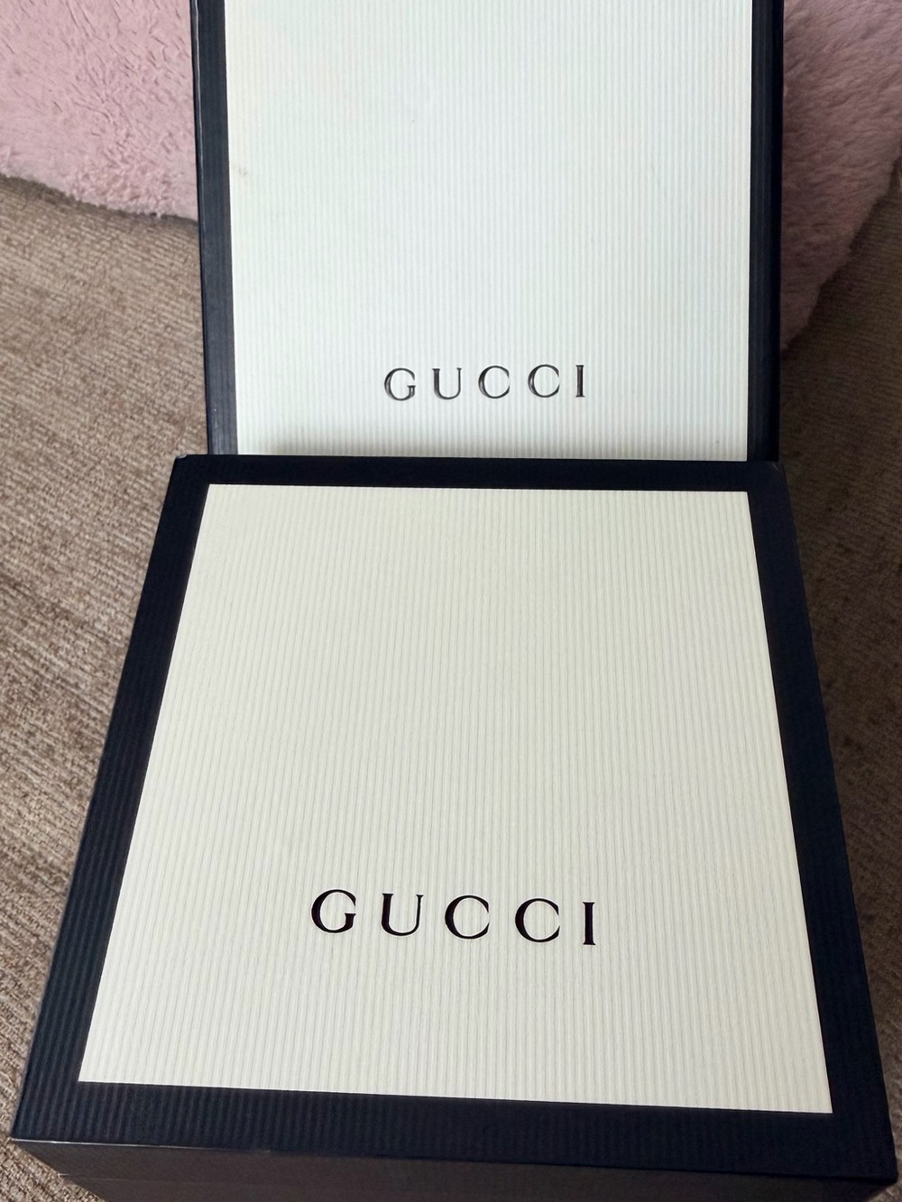 Gucci Women's Stainless Steel Bracelet Watch with Mother-of-Pearl Dial - Picture 2 of 6